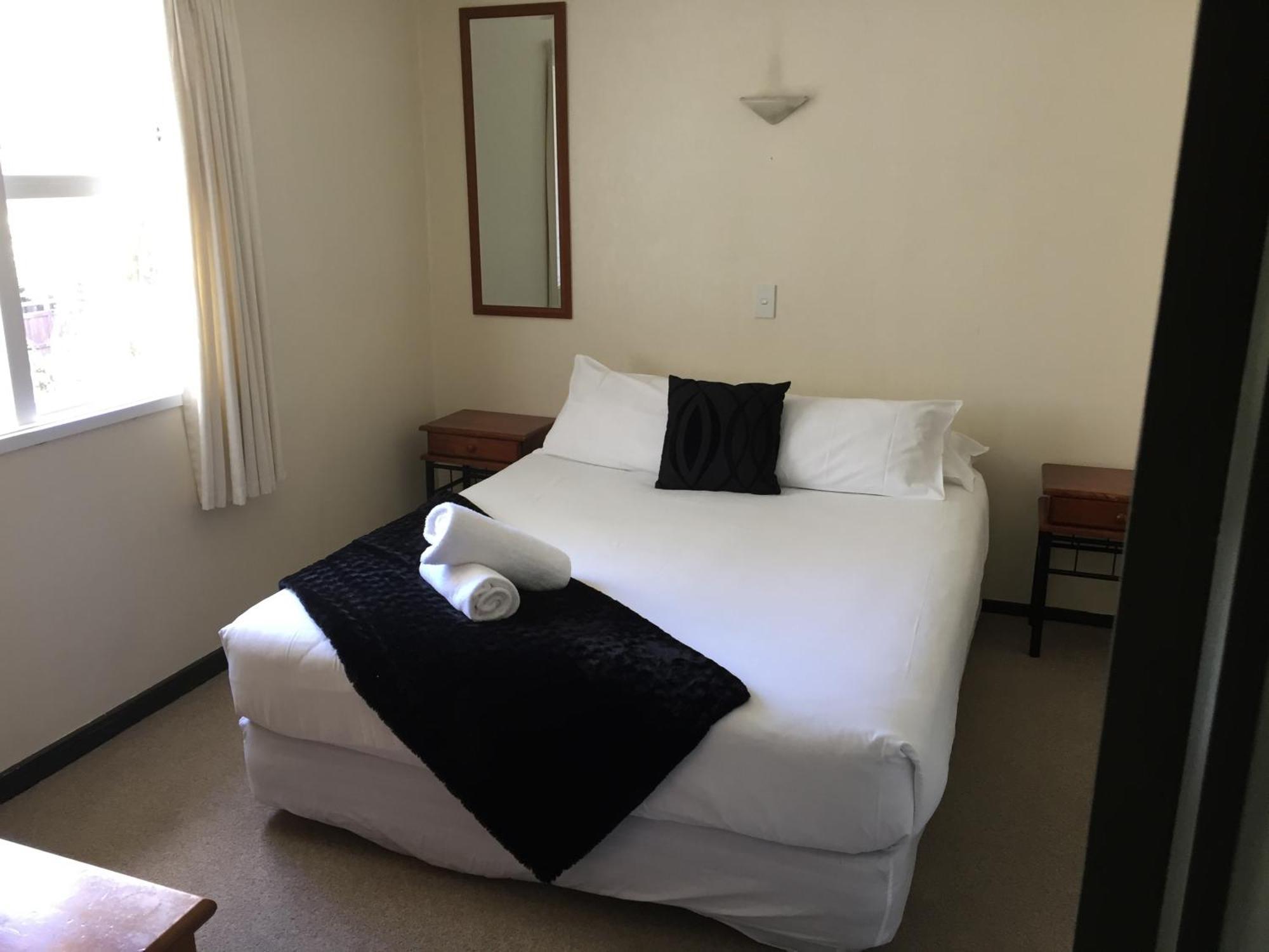 Edgewater Motel